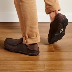 OluKai Moloā - Dark Wood / Dark Java -Urban Sneaker Hub 10128 6348 102 M Moloa DkwDkj Web Opt