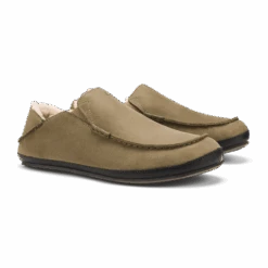 OluKai Moloā Slipper-Clay / Dk Java 10 OluKai Moloā Slipper-Clay / Dk Java -Urban Sneaker Hub 10252 1048 003 M MOLOASLIPPER ClayDkJava 1838b5b0 e61c 4573 ab55 8bb1b8adc115