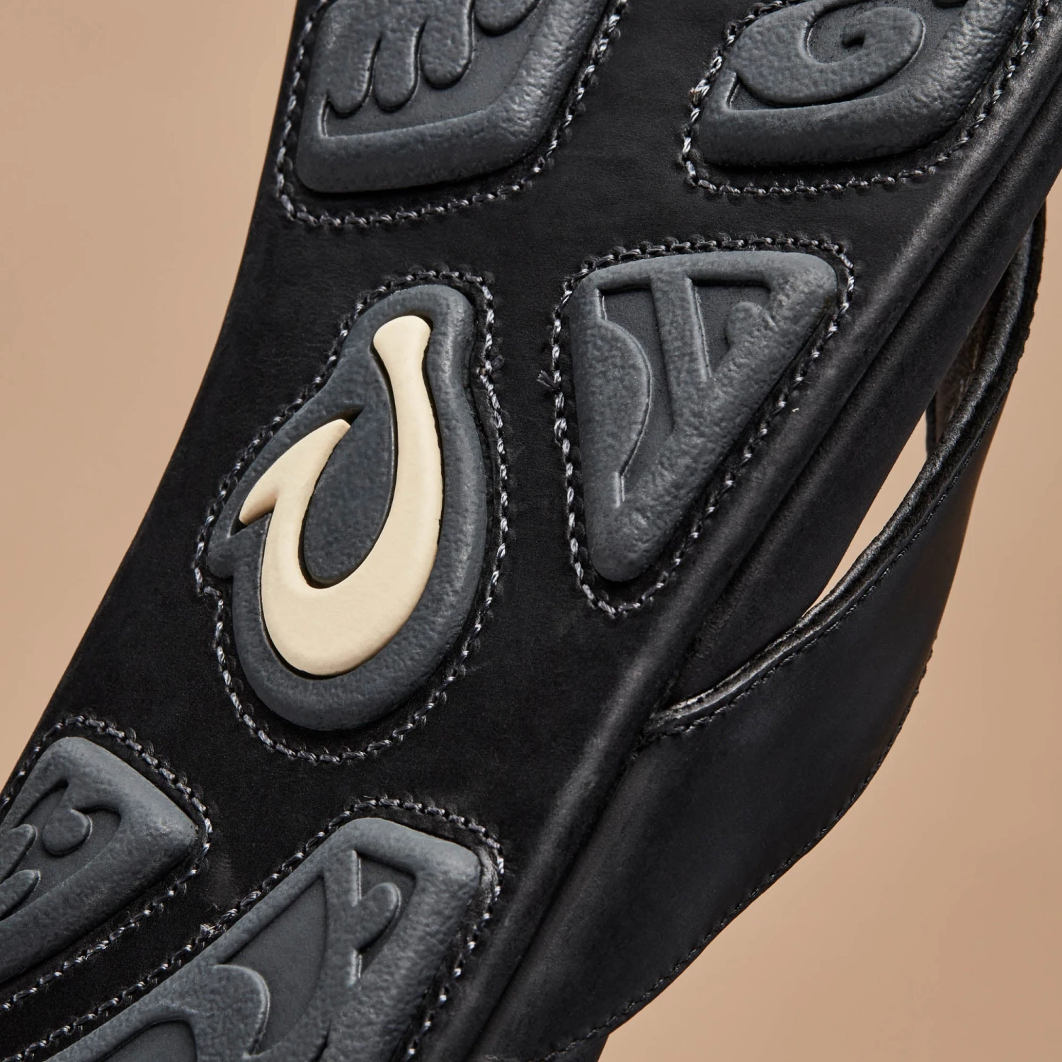 OluKai Mekila - Black 10 OluKai Mekila - Black - Image 8