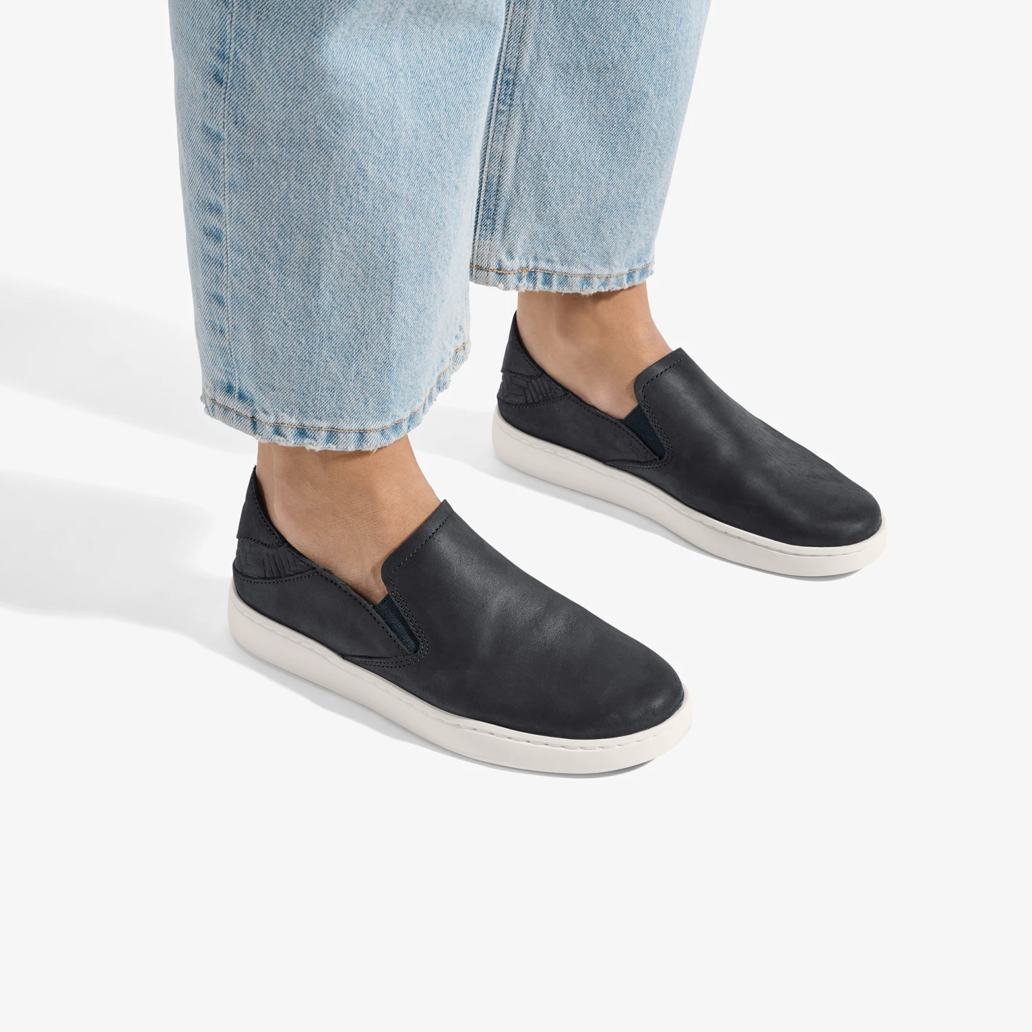 OluKai Pehuea Leather-Onyx / Onyx 4 OluKai Pehuea Leather-Onyx / Onyx - Image 2