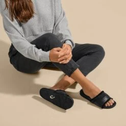 OluKai Hō‘ala Slide - Black 15 OluKai Hō‘ala Slide - Black -Urban Sneaker Hub 20523 4040 102 W HoalaSlide BlackBlack