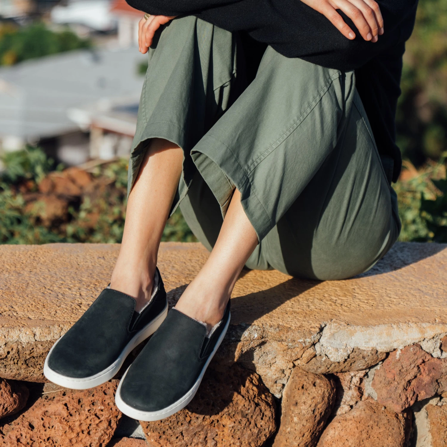 OluKai Pehuea Cozy-Lava Rock / Lava Rock 4 OluKai Pehuea Cozy-Lava Rock / Lava Rock - Image 2