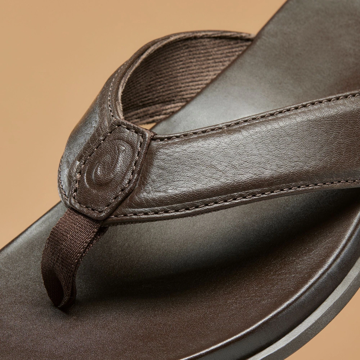 OluKai ‘Ōlali - Dark Java 4 OluKai ‘Ōlali - Dark Java - Image 2